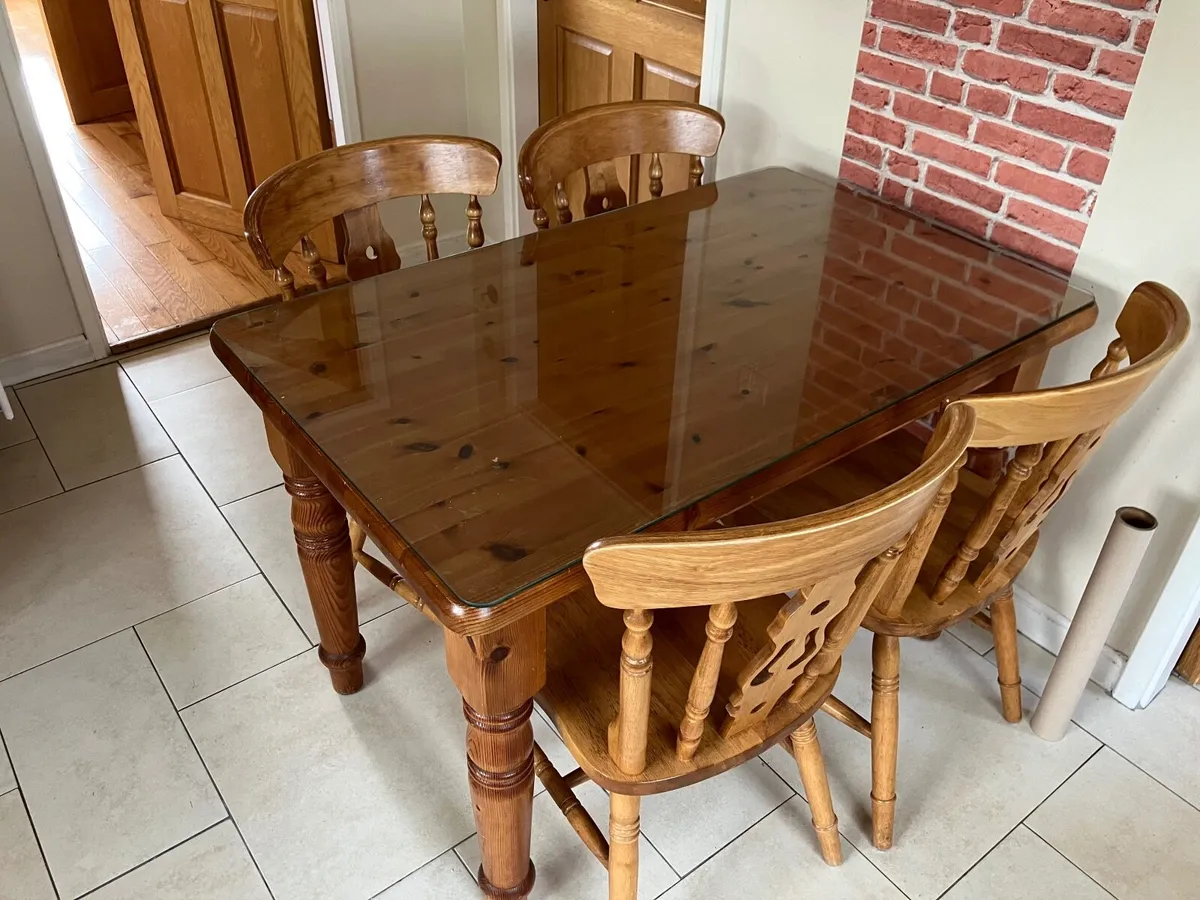 Kitchen table - Image 1