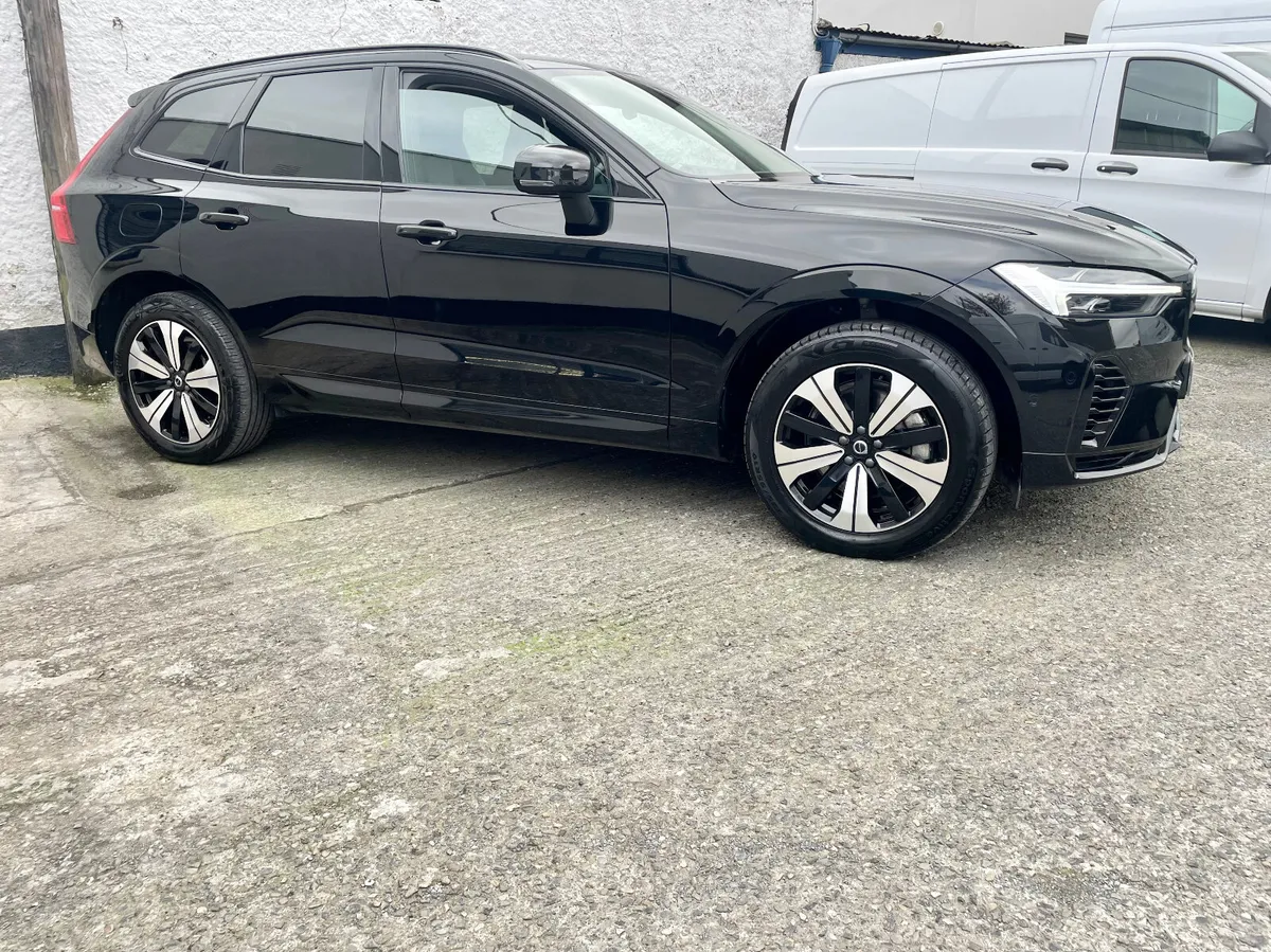 Volvo XC60 T6 Recharge AWD Auto PHEV,2023 - Image 2