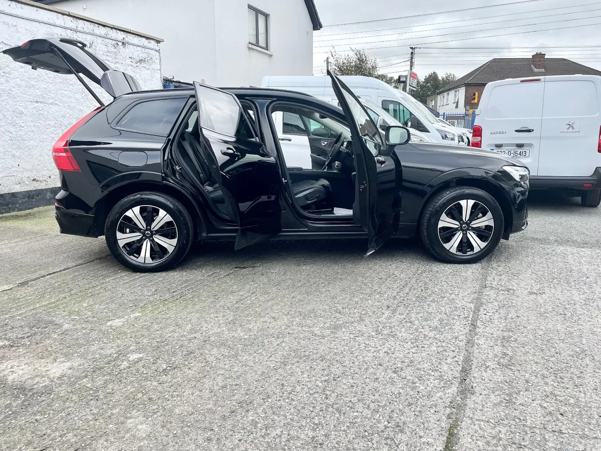 Volvo XC60 T6 Recharge AWD Auto PHEV,2023 - Image 3