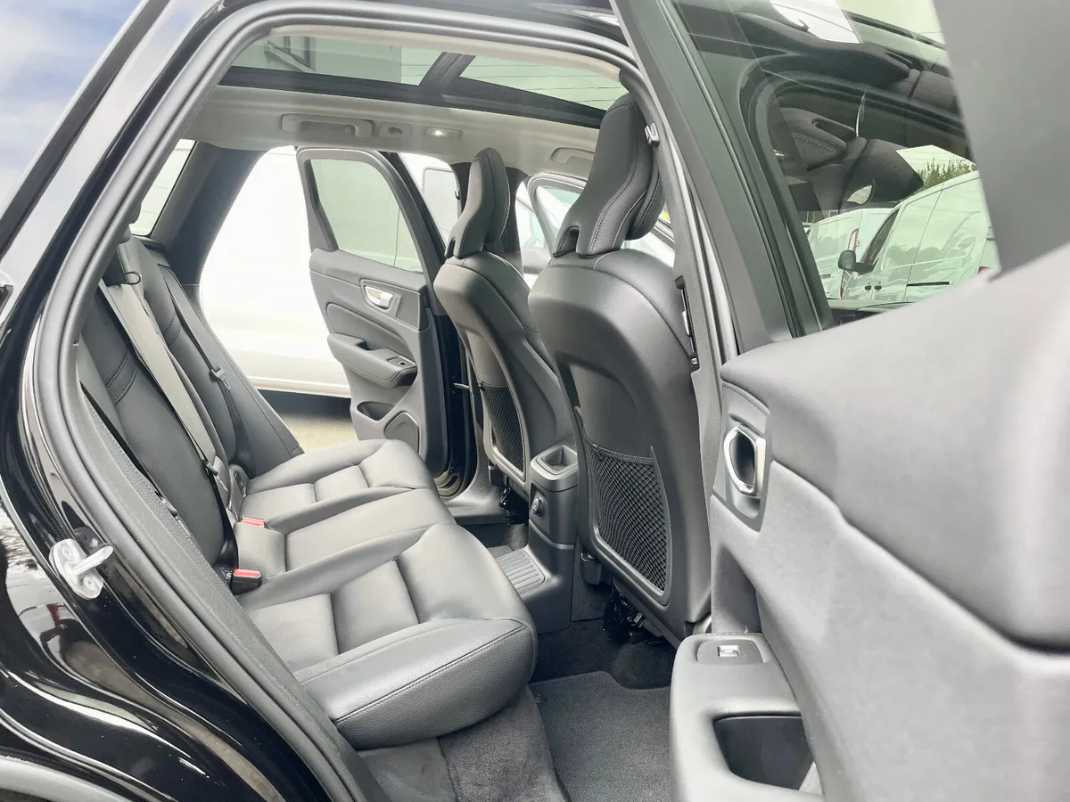 Volvo XC60 T6 Recharge AWD Auto PHEV,2023 - Image 4
