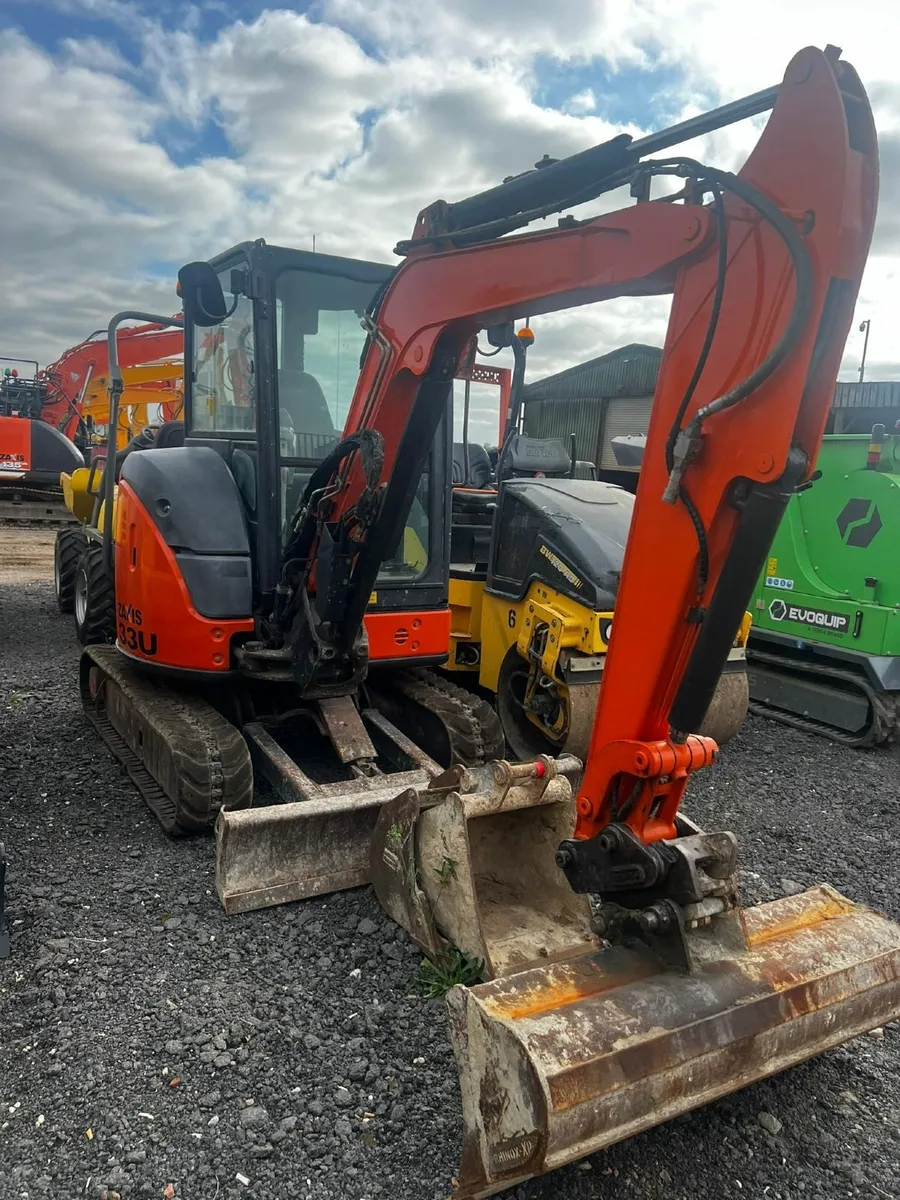 2 x Hitachi ZX33U-5 - Image 1