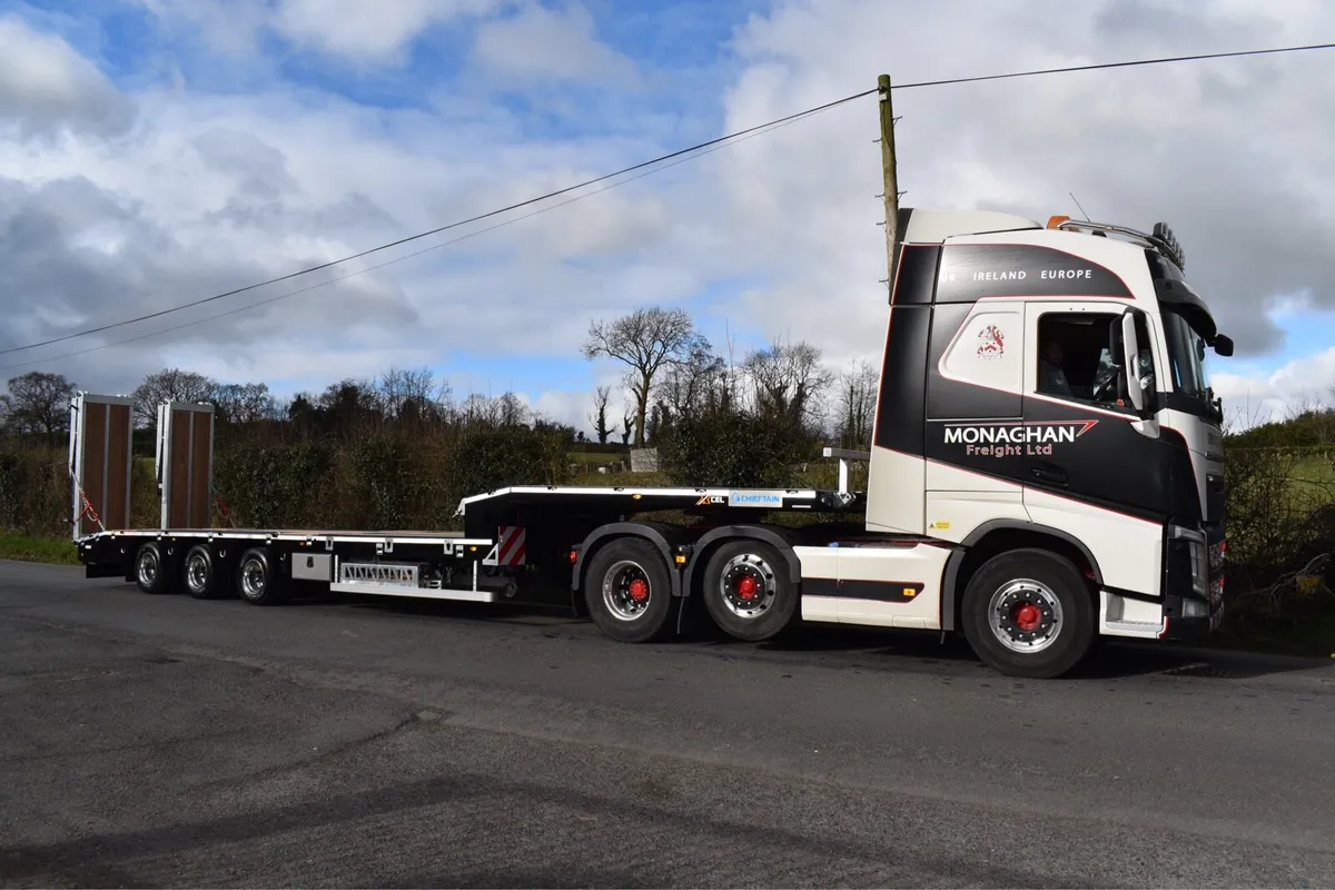 2025 Chieftain 3 axle stepframe semi low loader - Image 2