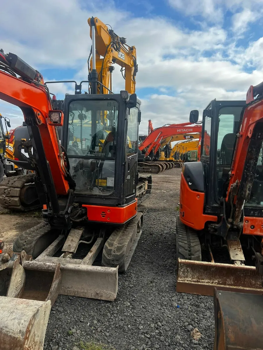 2 x Hitachi ZX33U-5 - Image 4