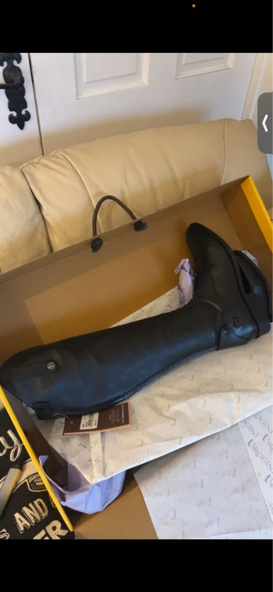 Tall boots size 7.5 - Image 2