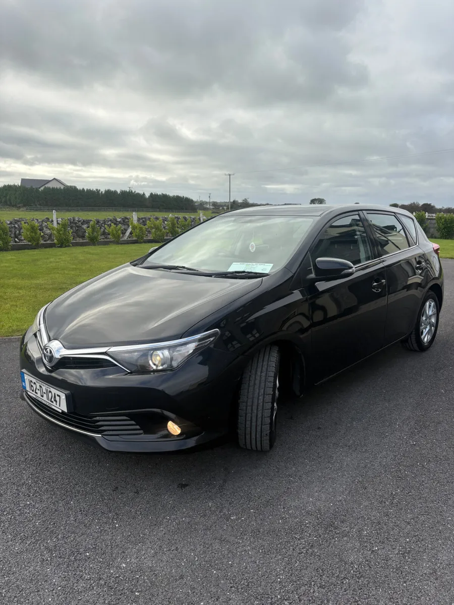 Toyota Auris 2016 - Image 2