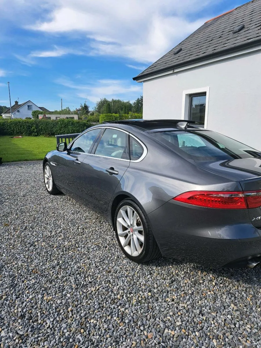 JAGUAR XF PORTFOLIO - Image 3