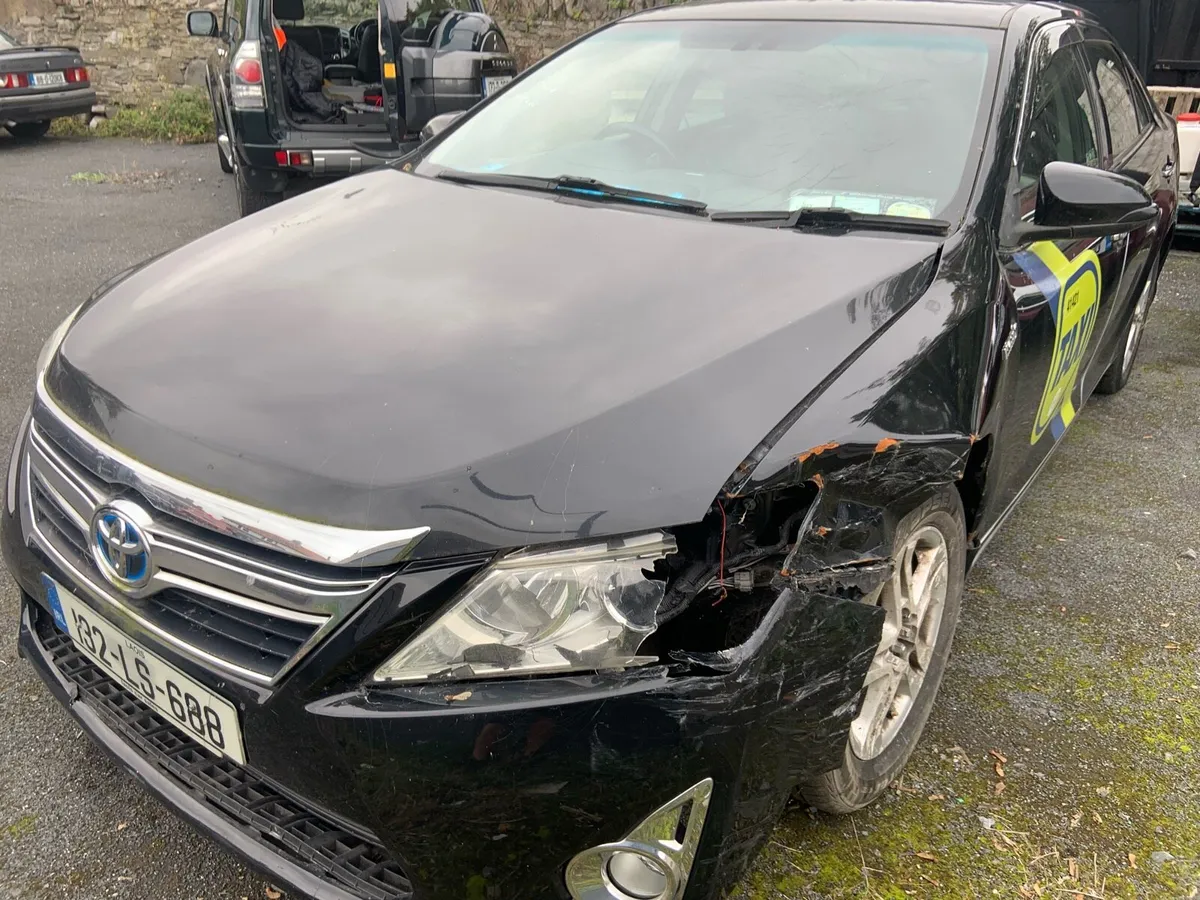 Toyota Camry hybrid - Image 2