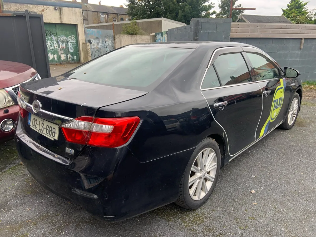 Toyota Camry hybrid - Image 3