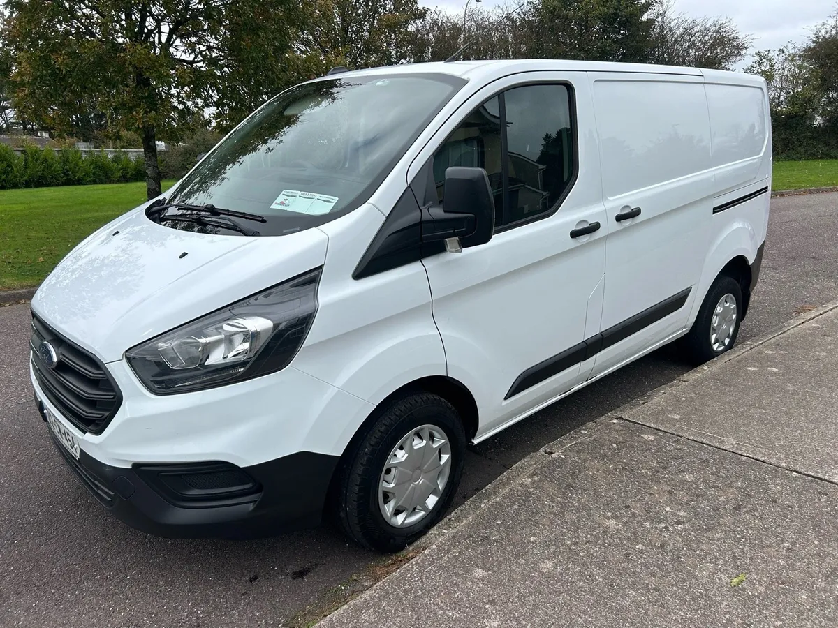 212 Ford transit custom doe 08/26 - Image 2