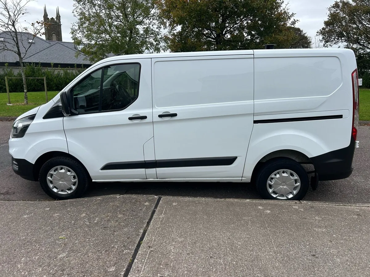 212 Ford transit custom doe 08/26 - Image 4