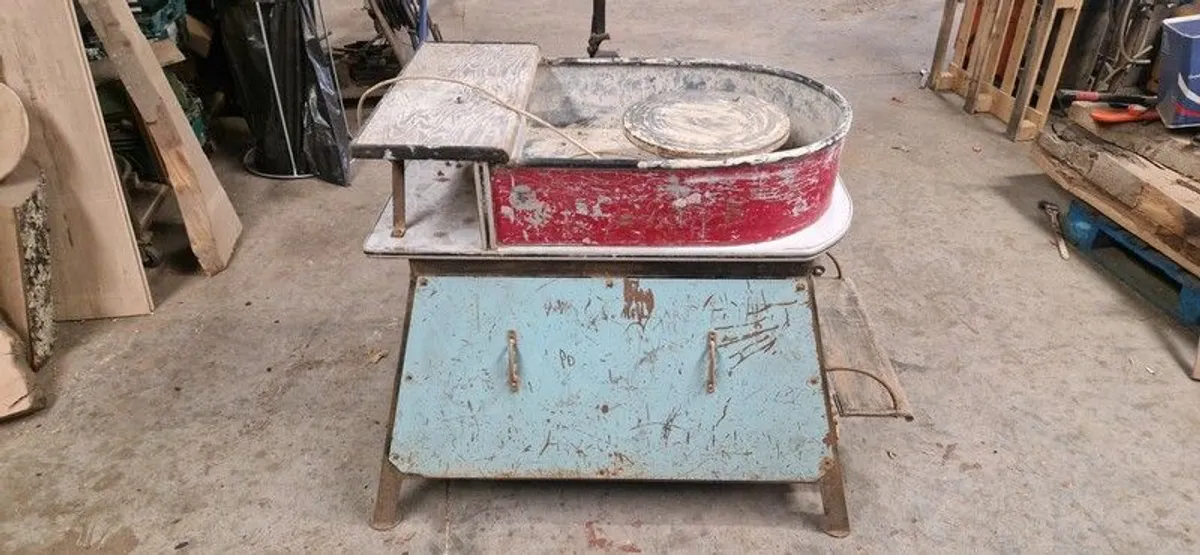 Pottery Wheel - Image 1