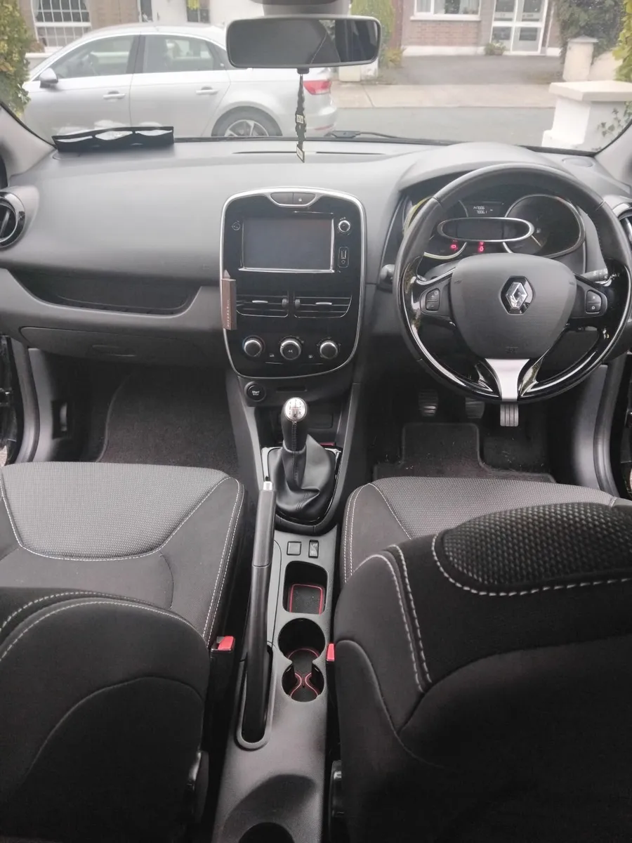 Renault Clio 2015 - Image 2