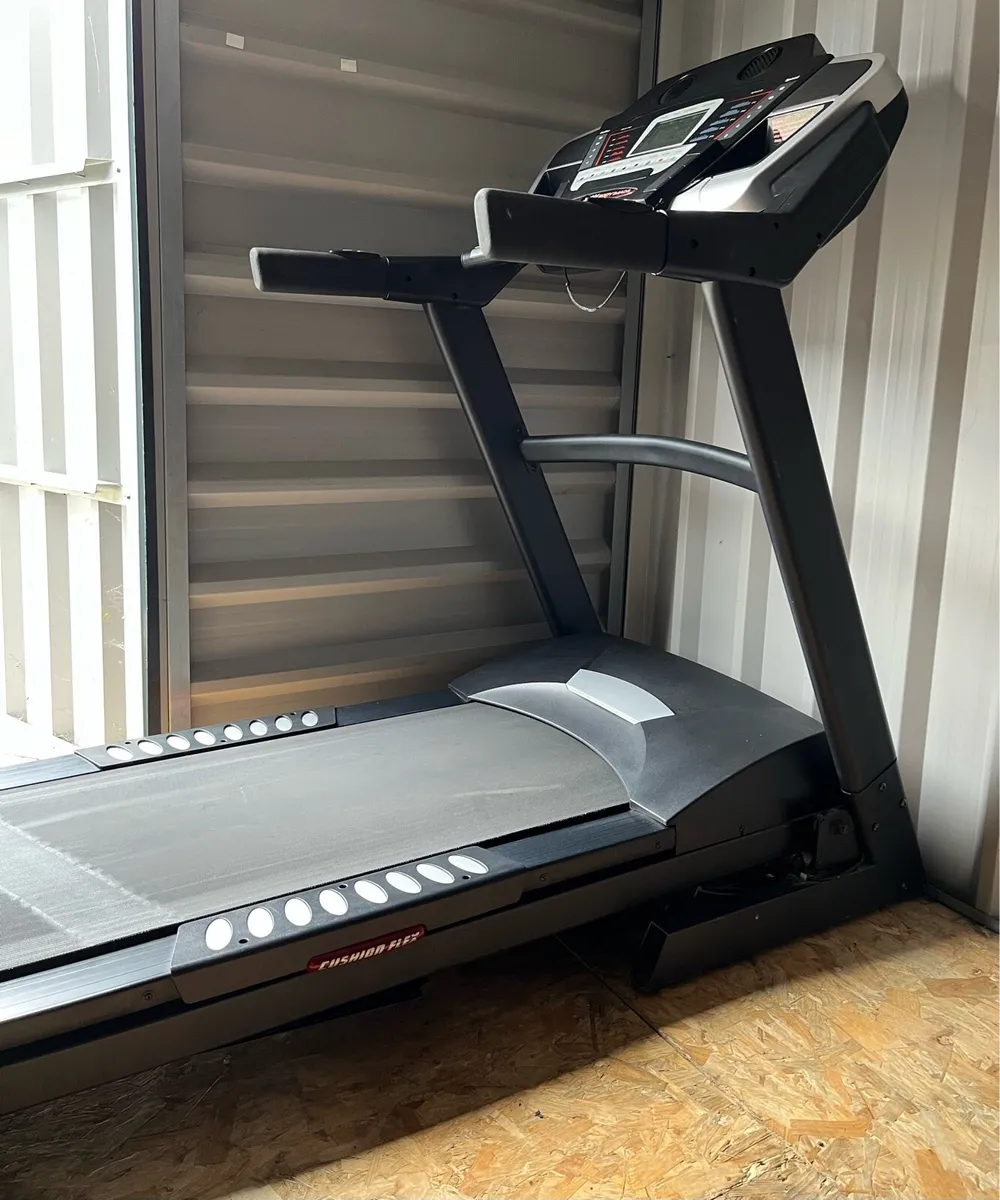Body image commercial gym style treadmill - Image 3