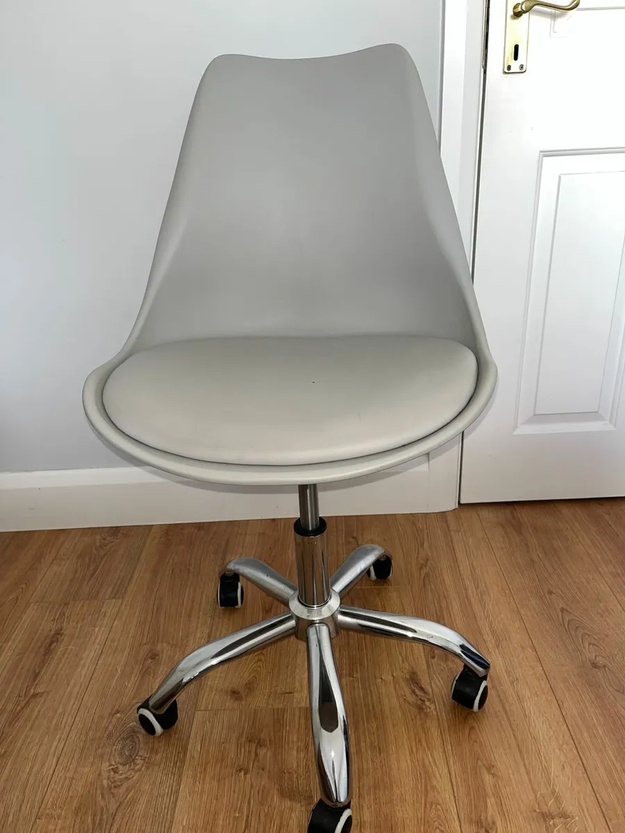 Solid Office Or Study Swivel Chair - Image 2
