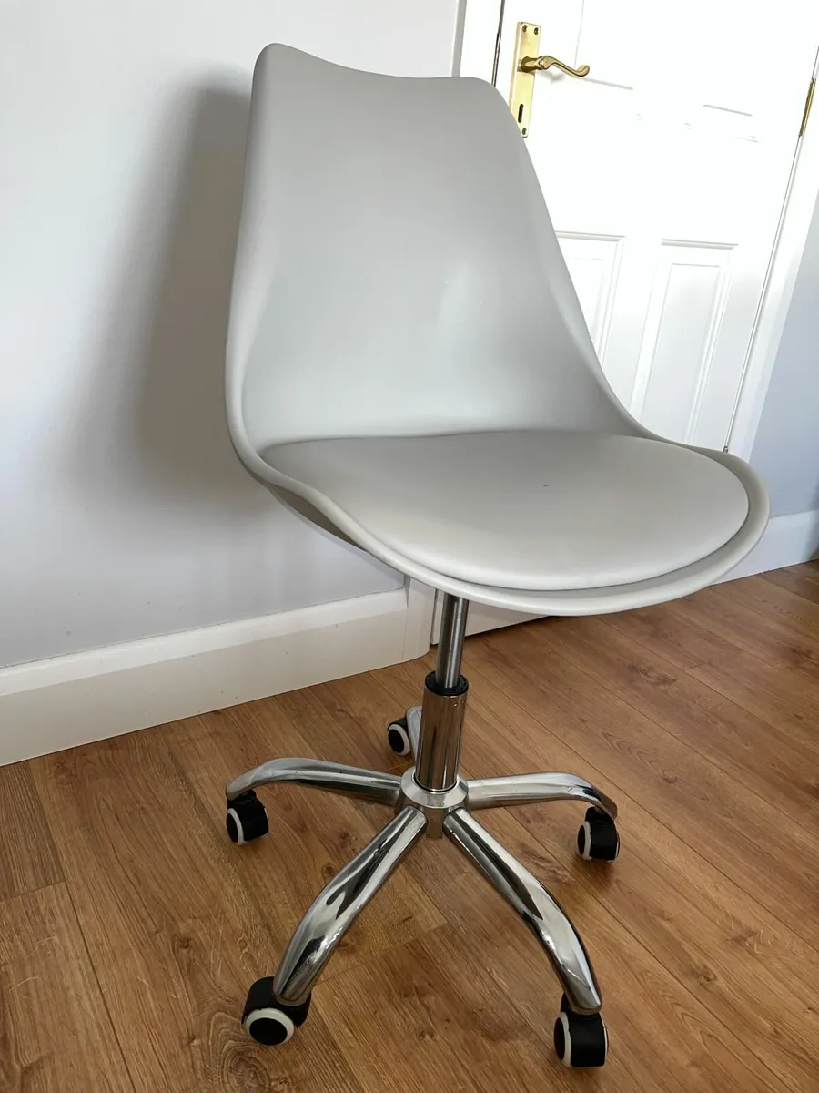 Solid Office Or Study Swivel Chair - Image 3
