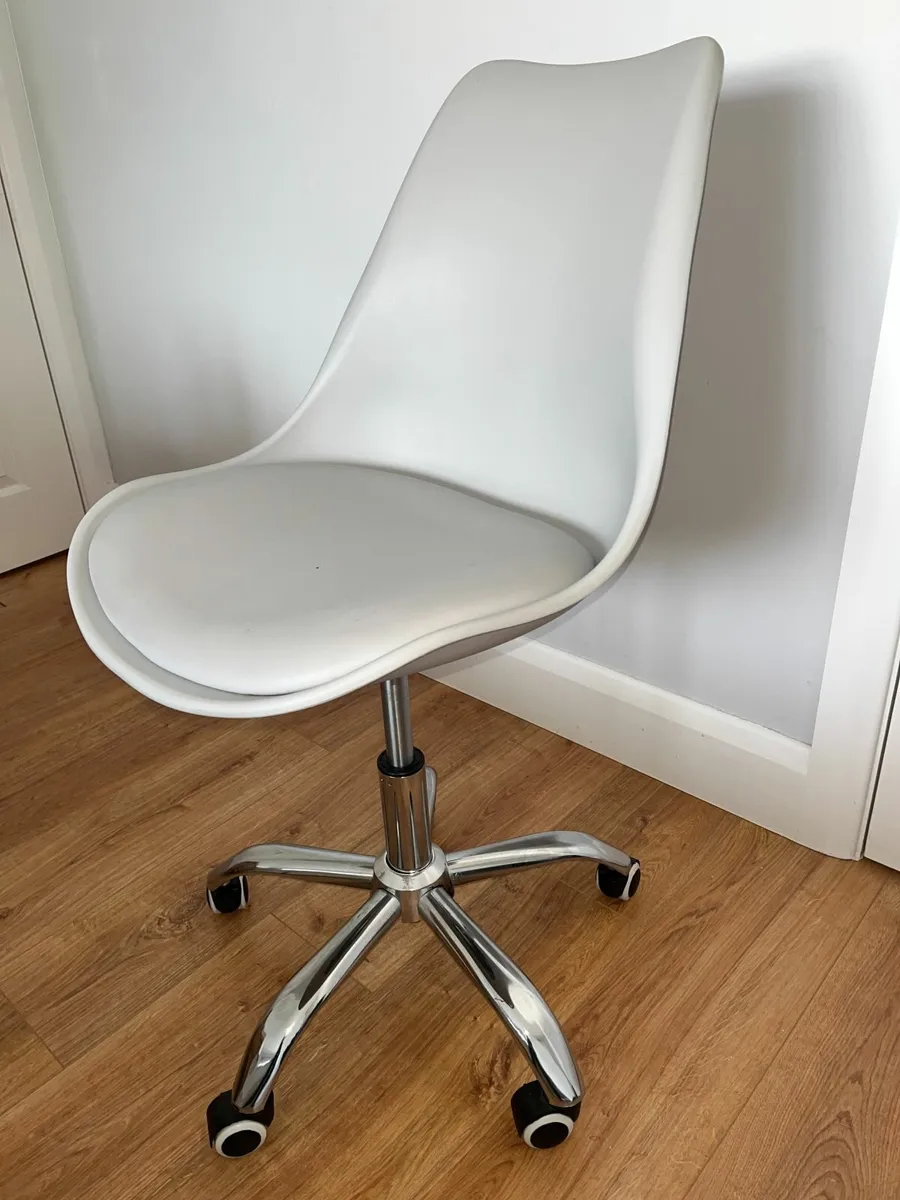 Solid Office Or Study Swivel Chair - Image 1