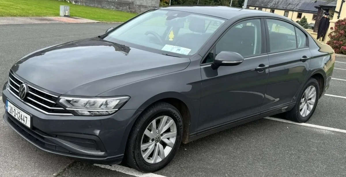 Volkswagen Passat - Image 1