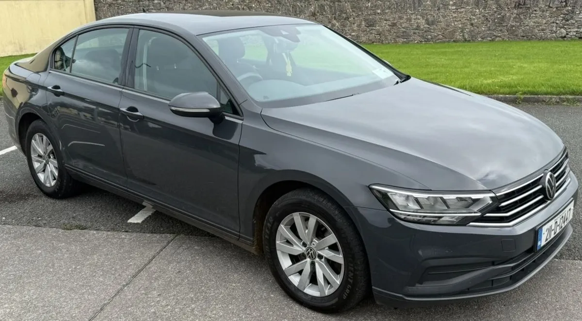 Volkswagen Passat - Image 2