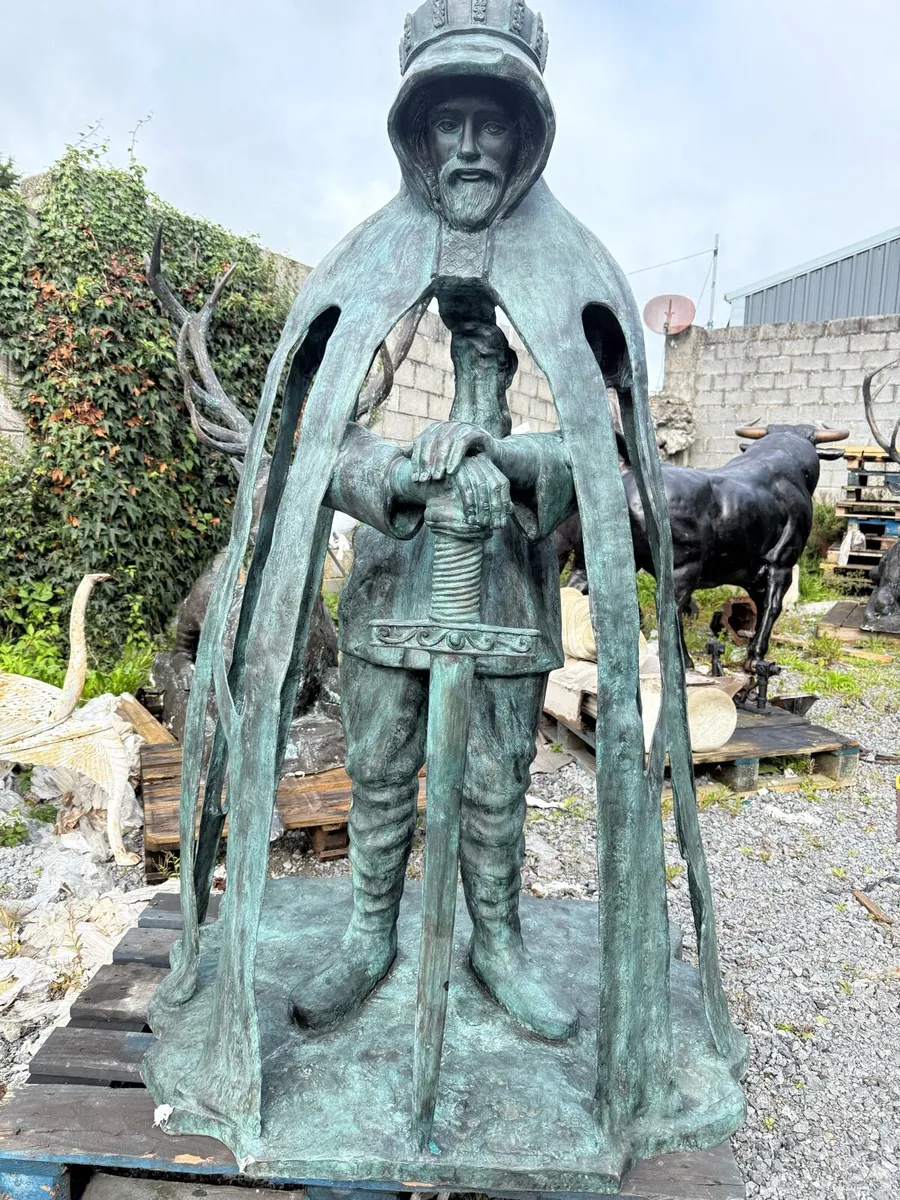 Bronze GREEN KNIGHT OF IRELAND - Image 2