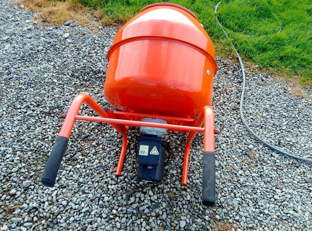 Cement mixer with stand - Image 1