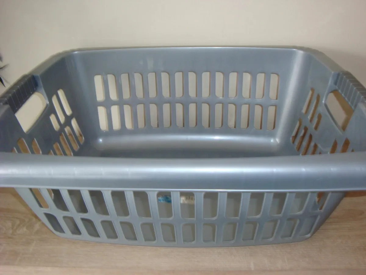 Laundry basket - Image 1