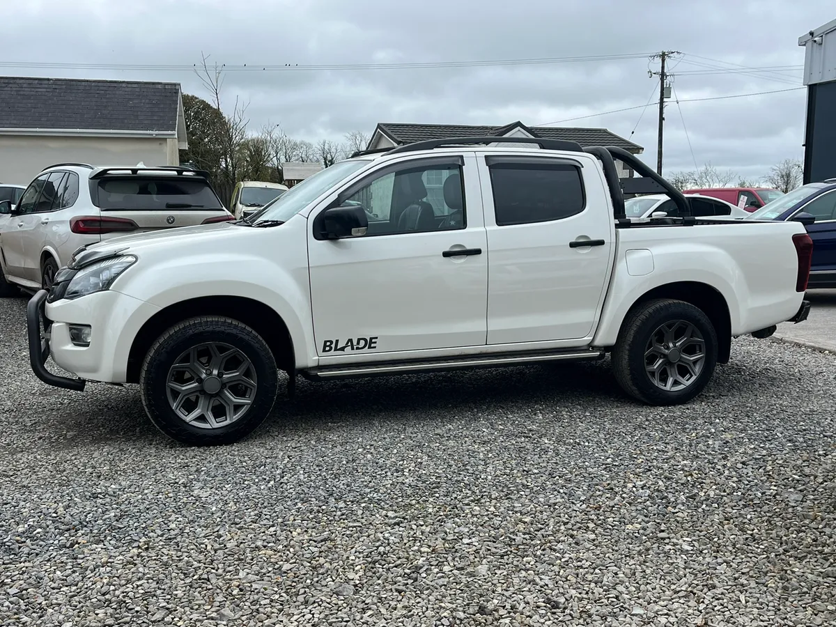 162 ISUZU D-MAX 2.5 TWIN TURBO *BLADE MODEL* - Image 4