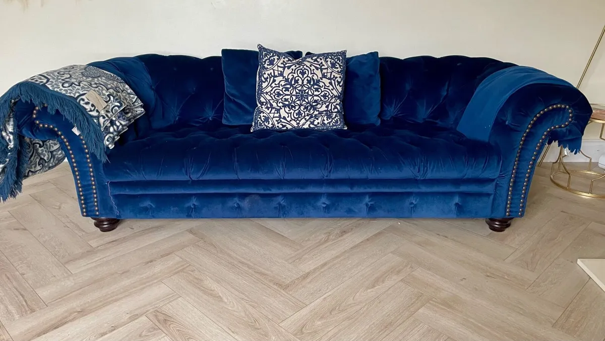 2 chesterfield couches - Image 2