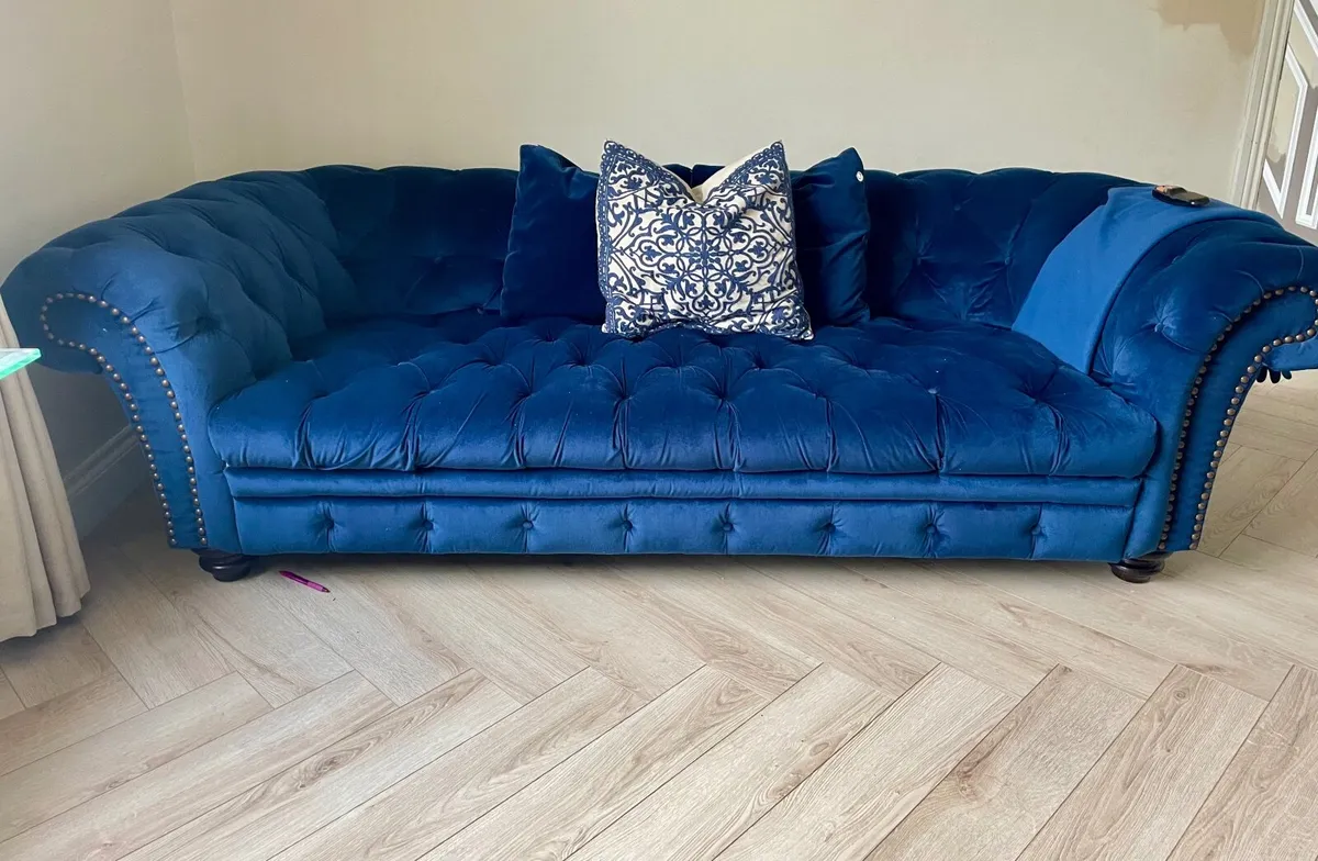 2 chesterfield couches - Image 3