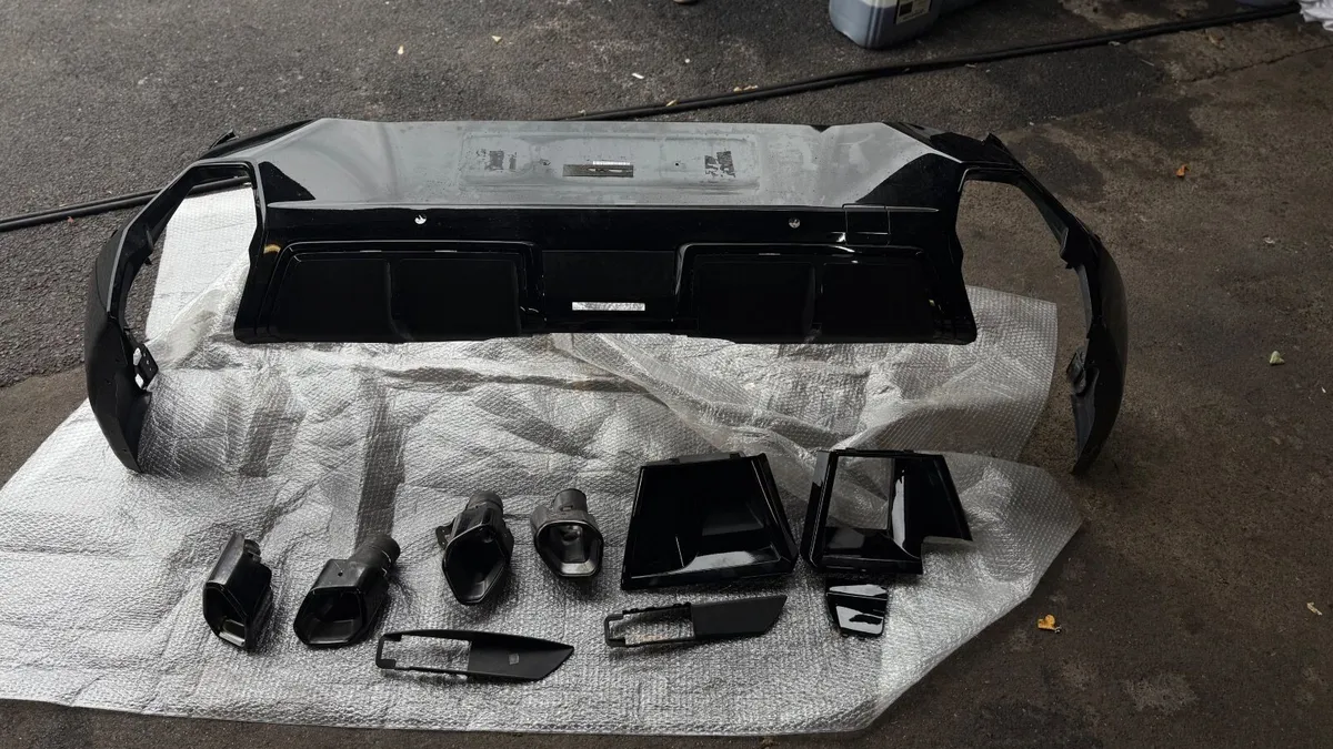 Original BMW XM Bumper - Image 2