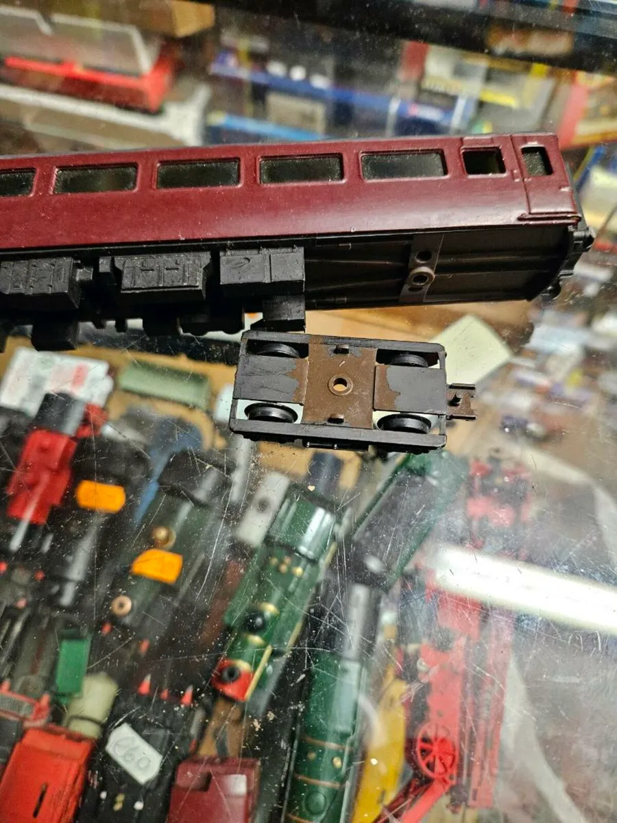 Hornby Airfix OO Gauge Carraige - Image 2