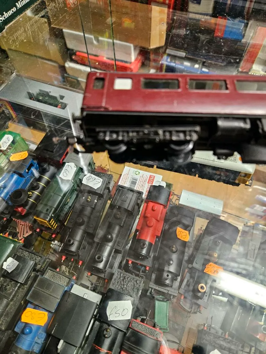 Hornby Airfix OO Gauge Carraige - Image 3