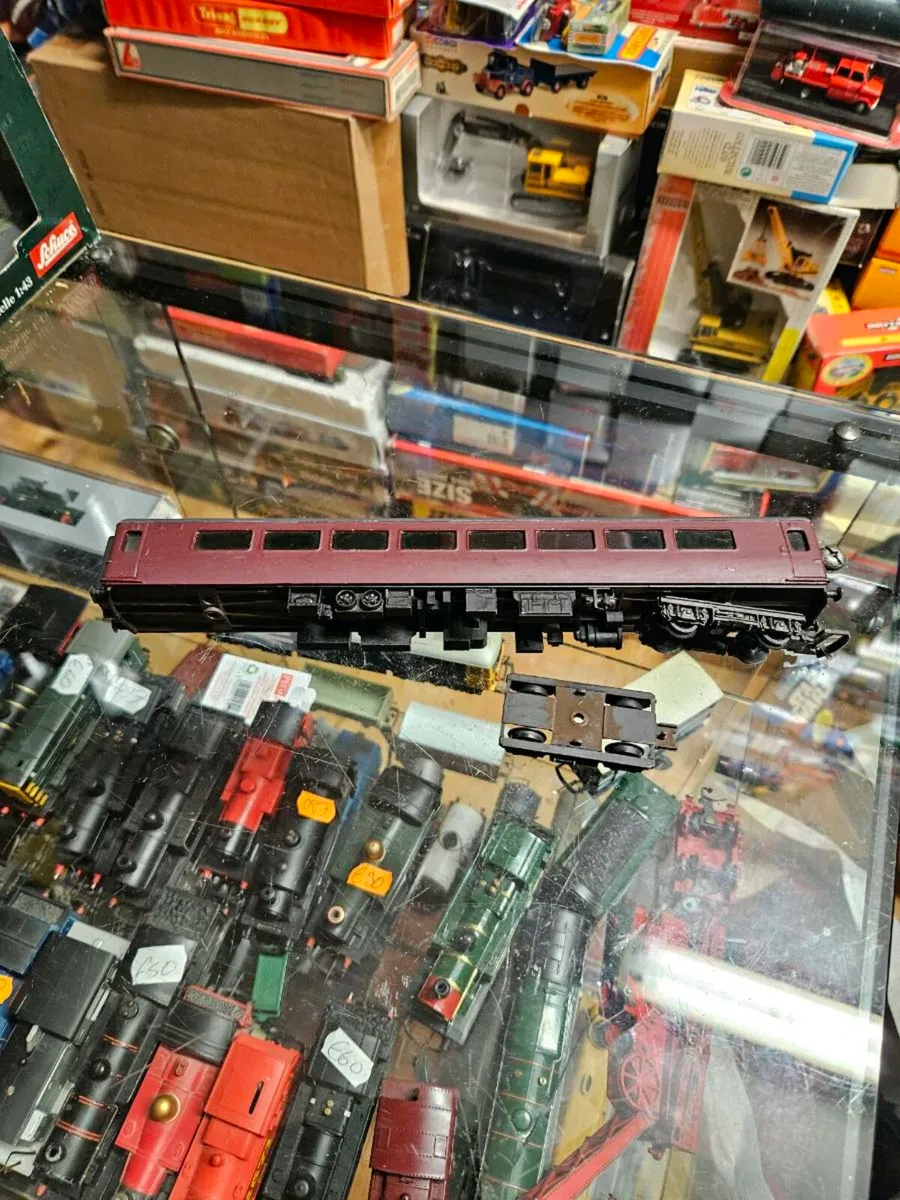 Hornby Airfix OO Gauge Carraige - Image 4