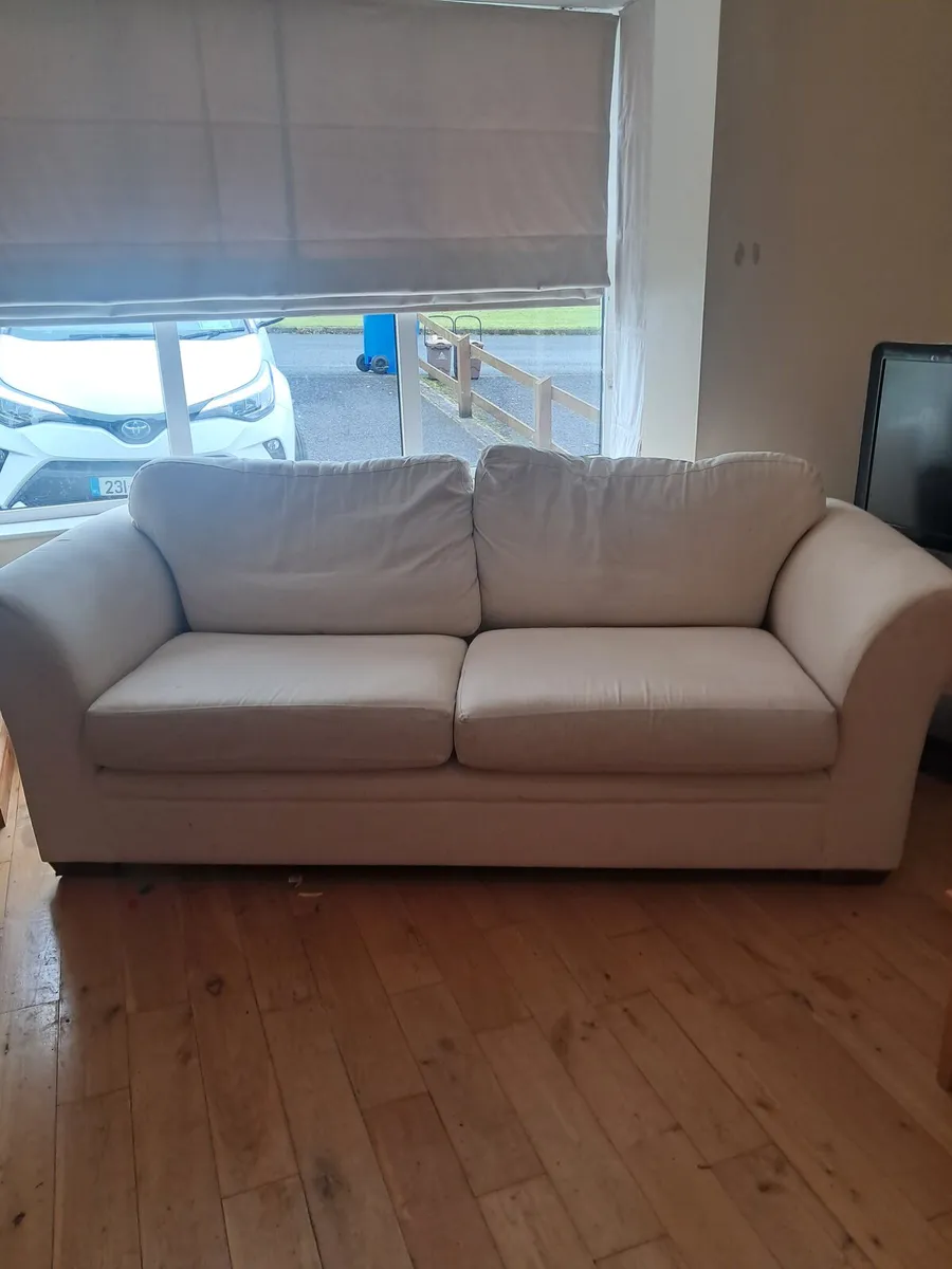 3 SEATER COUCH