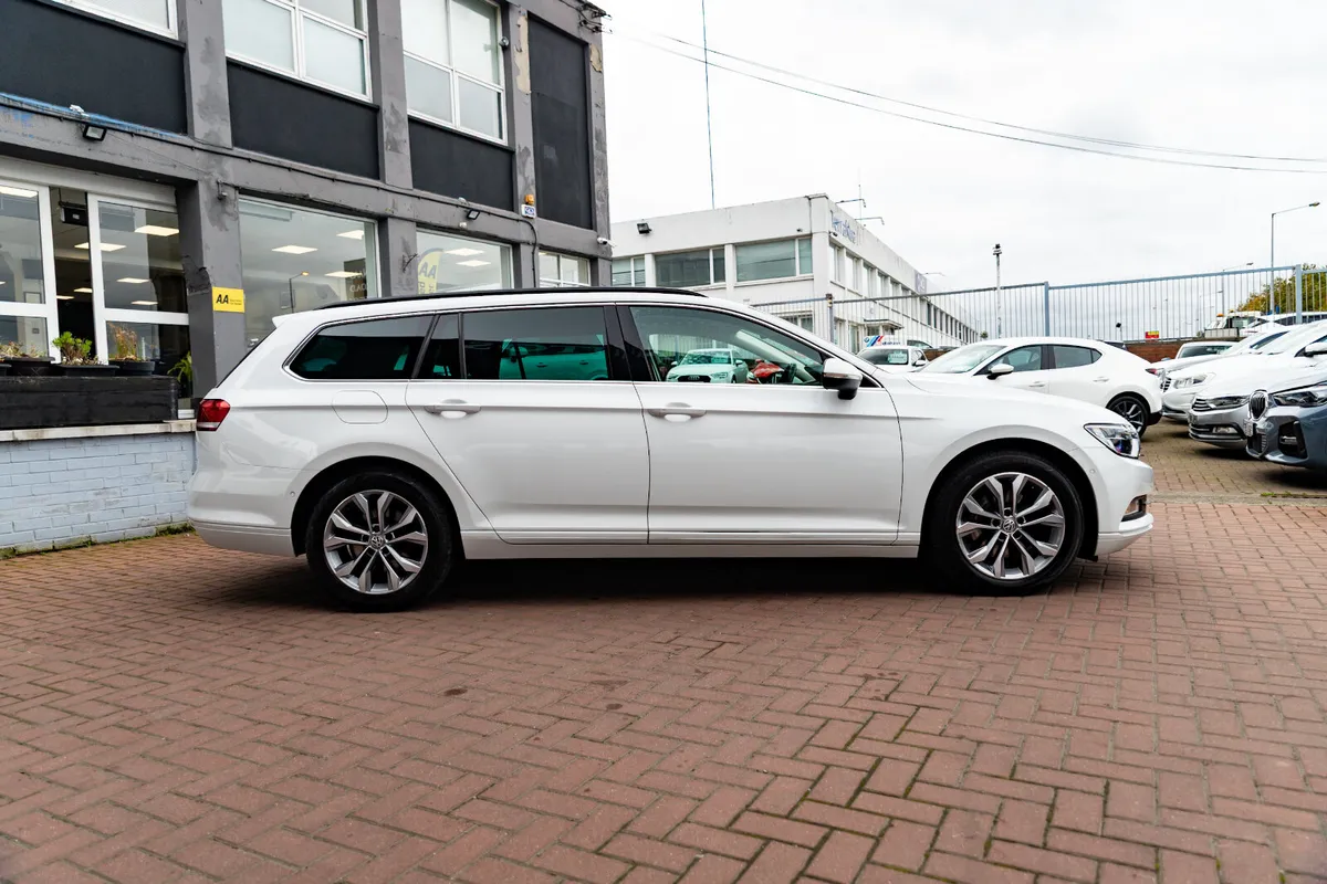 VOLKSWAGEN PASSAT 1.6 TDI COMFORTLINE ESTATE - Image 2