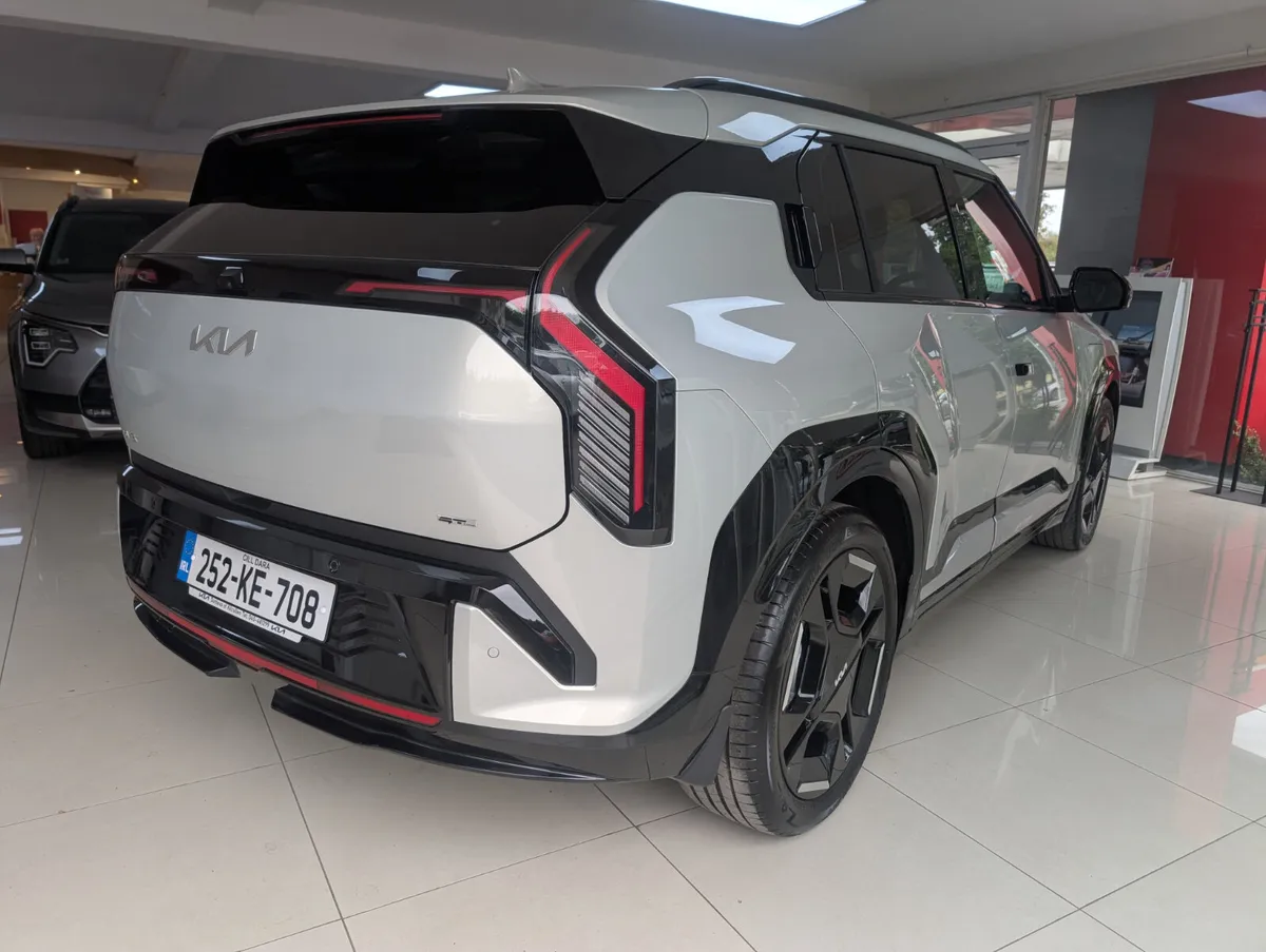 Kia EV3 GT Line in Ivory Silver - Image 3