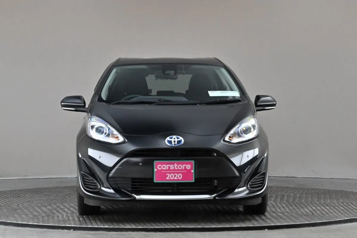 Toyota Aqua 1.5 Vvt-i Hybrid  reverse Cam android - Image 2