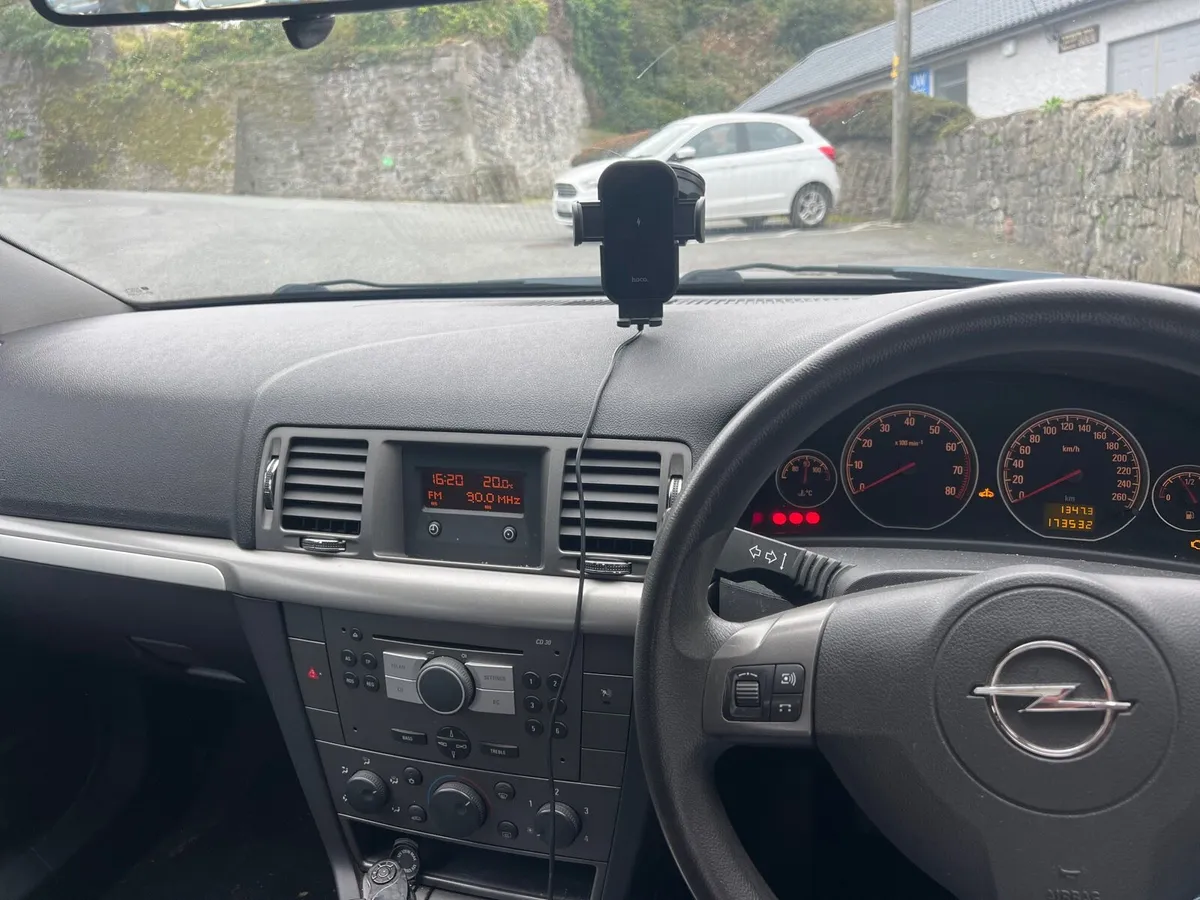 car - Image 1