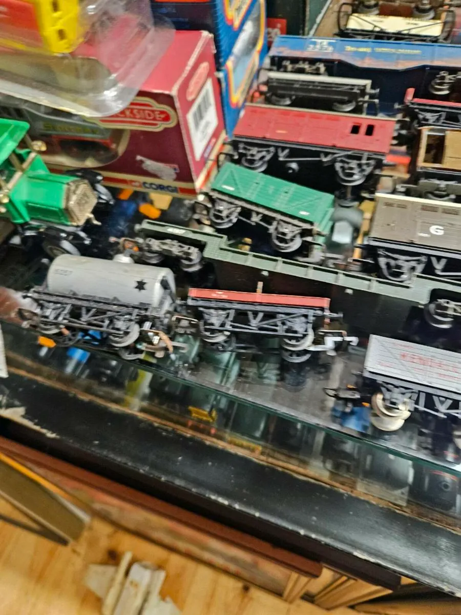 Hornby Triang Lima OO Gauge Wagons - Image 2