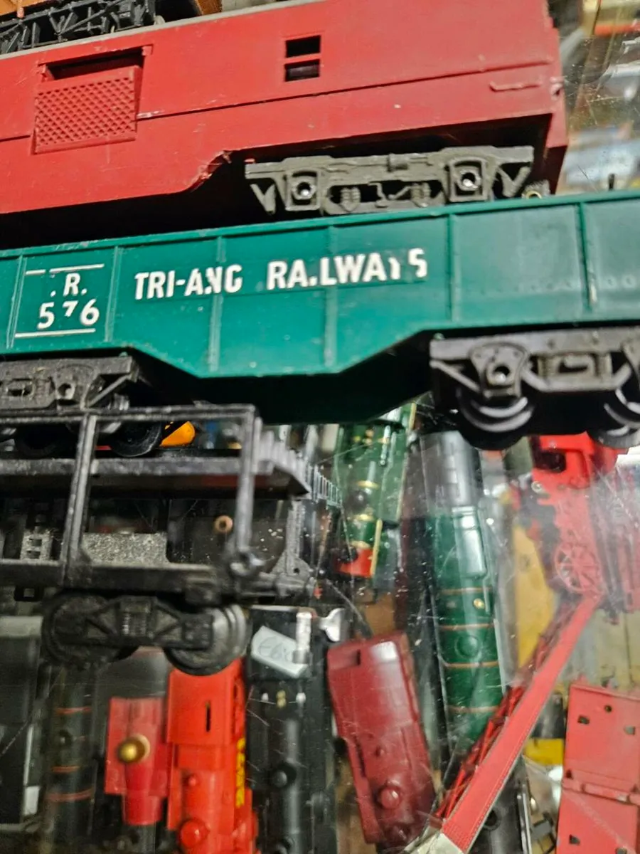 Hornby Triang Lima OO Gauge Wagons Carraiges - Image 2