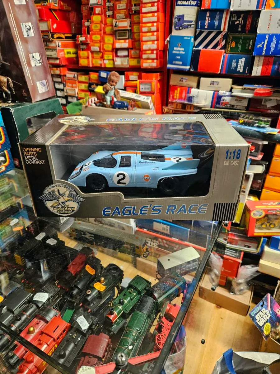 Corgi Universal Hobbies Gulf Porsche 1.18 - Image 1