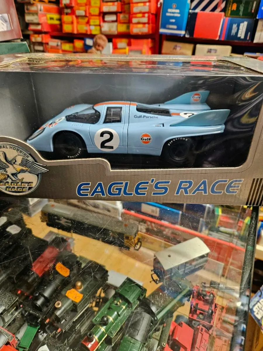 Corgi Universal Hobbies Gulf Porsche 1.18 - Image 2