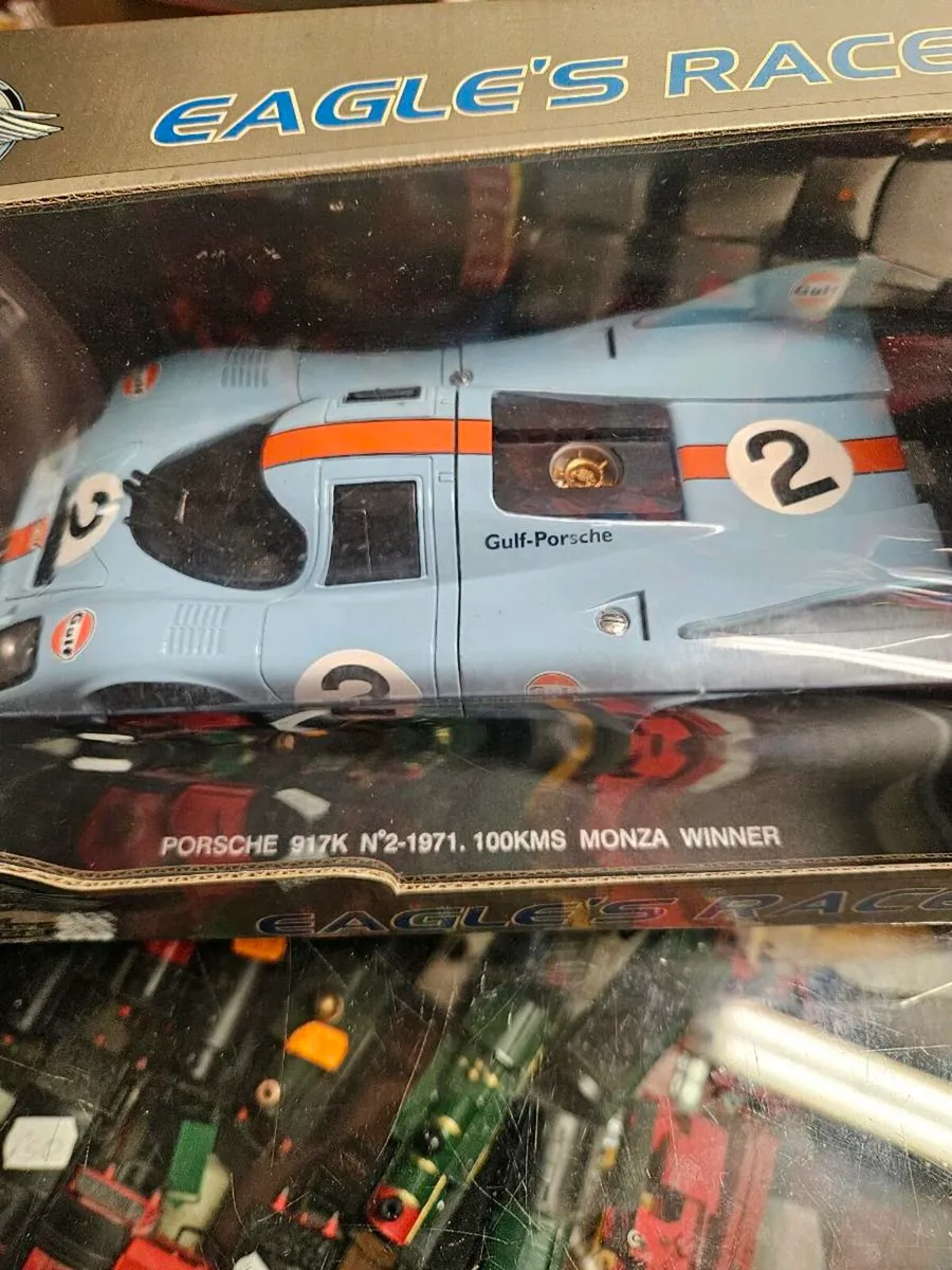 Corgi Universal Hobbies Gulf Porsche 1.18 - Image 3