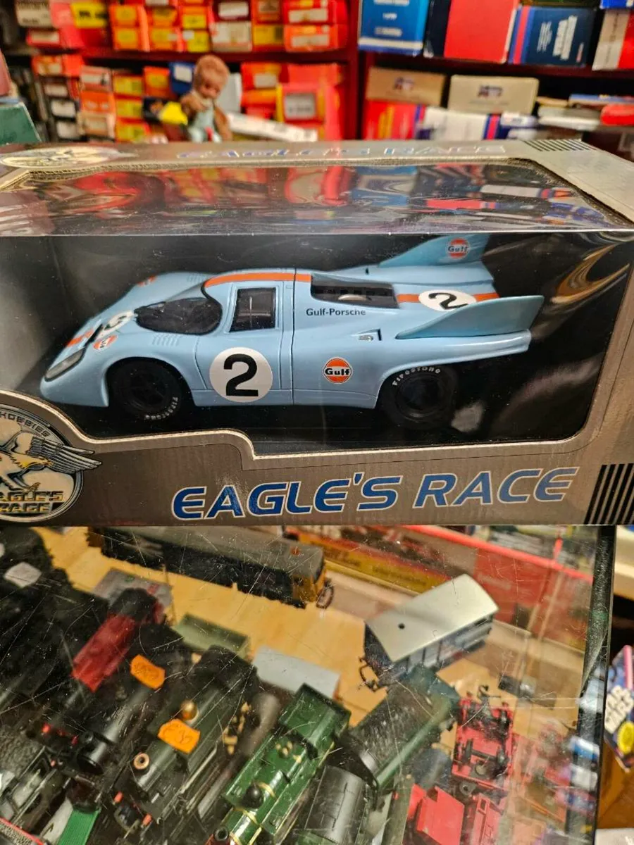 Corgi Universal Hobbies Gulf Porsche 1.18 - Image 4
