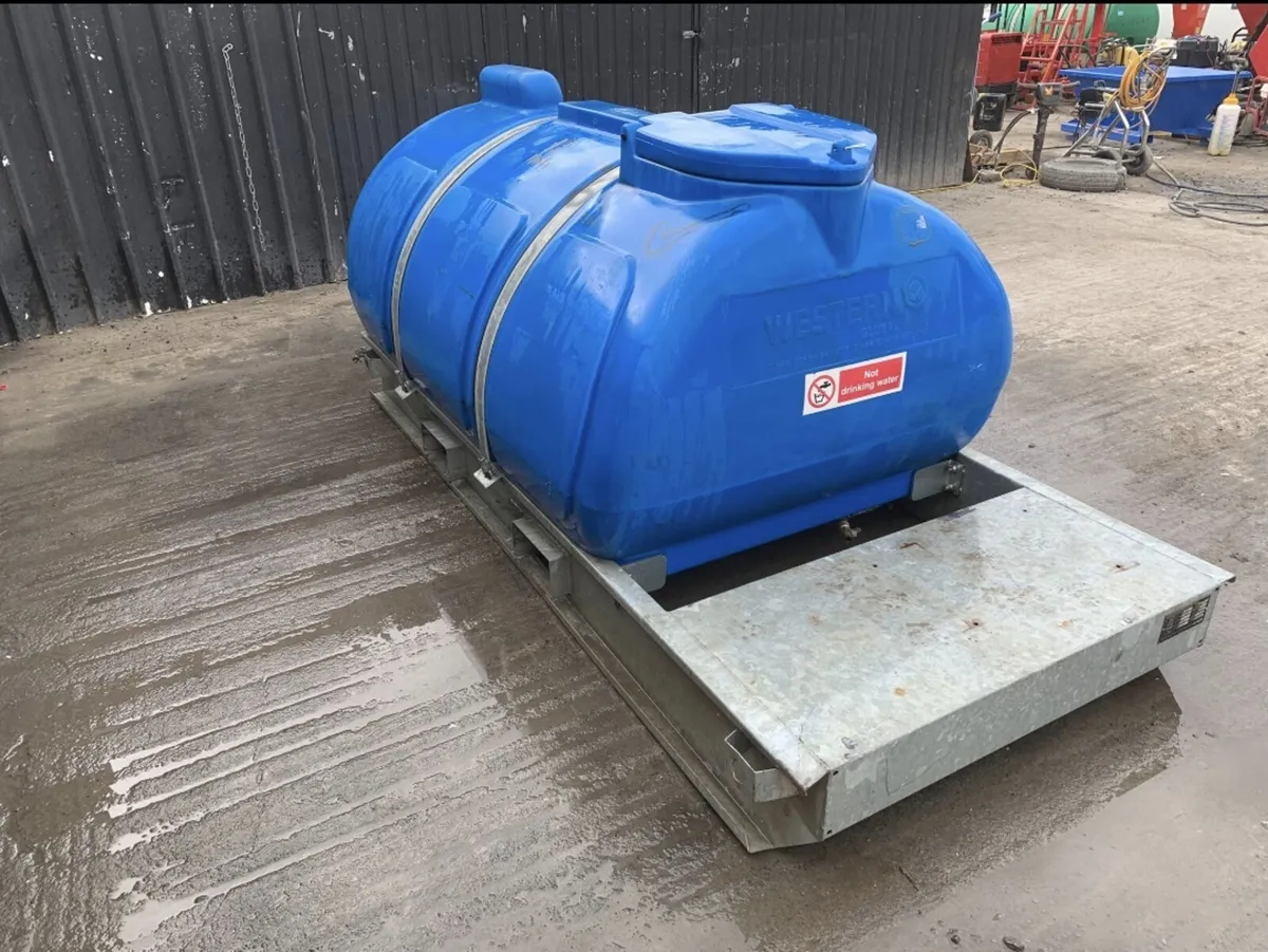Western 2000L Water Tank - Image 4