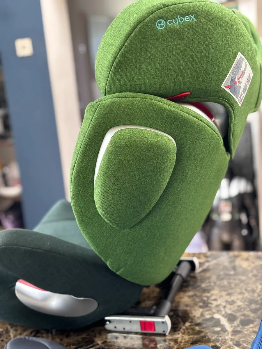 Cybex Solution Car Seat with extra unused cover - Image 3