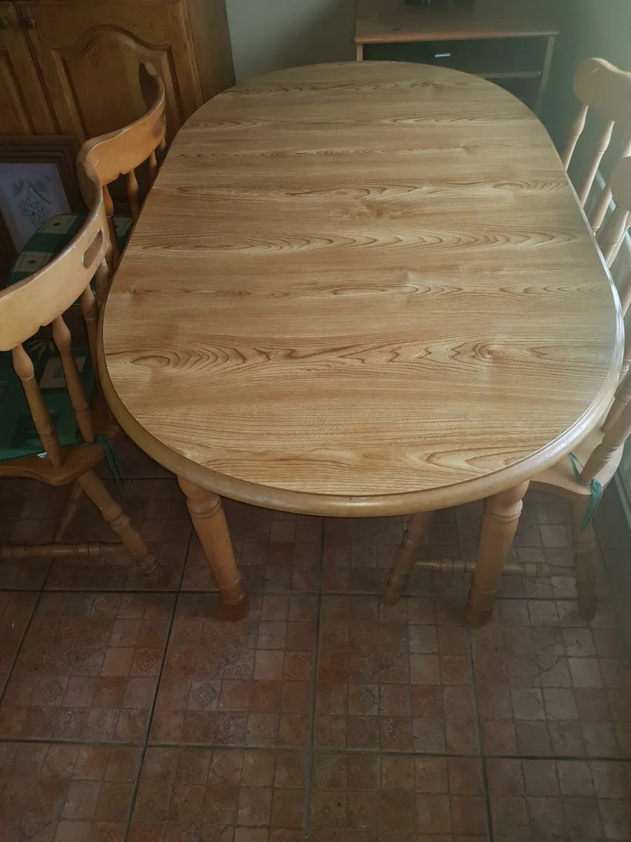 Table and 4 chairs - Image 1