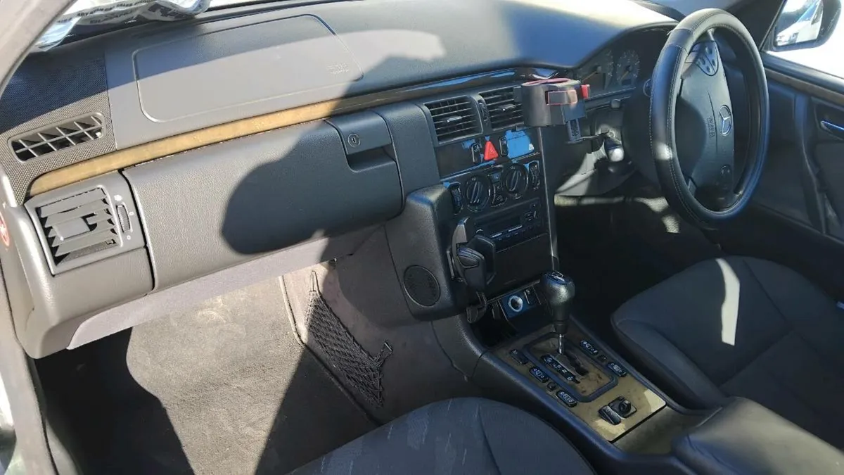 Mercedes E Class W210 - Image 1