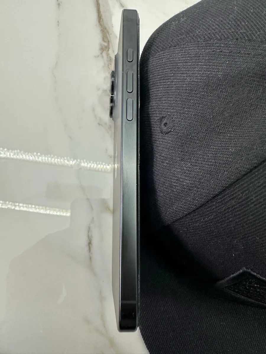 iPhone 16 Pro Max - Image 3