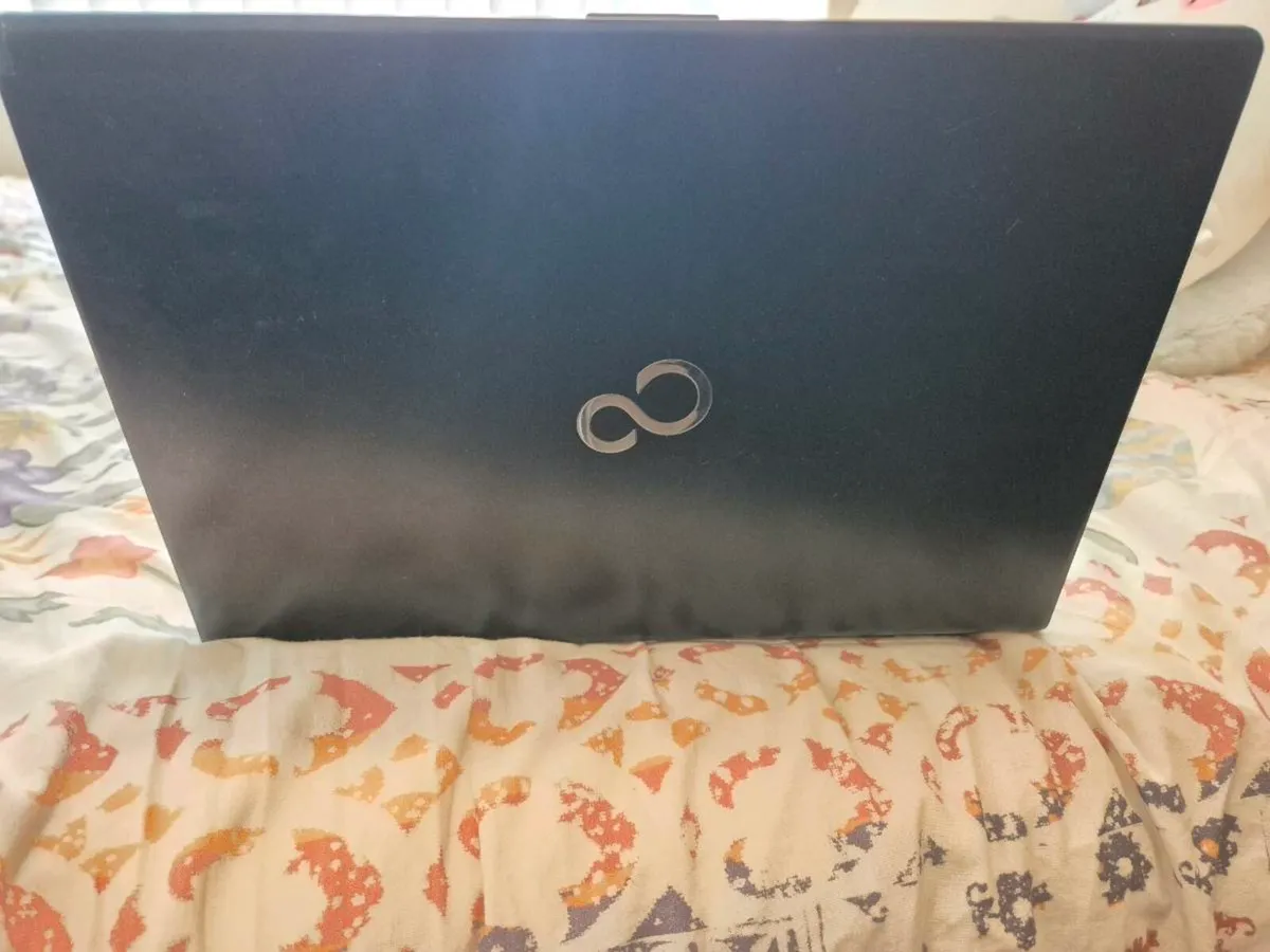 Fujitsu Laptop i5 6th Gen - Image 2