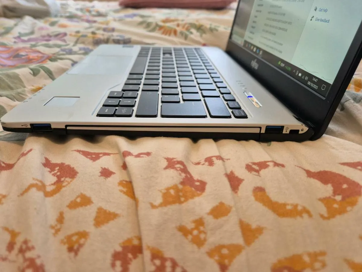 Fujitsu Laptop i5 6th Gen - Image 4